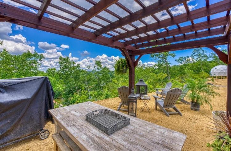 The Aries-a Stargazing, Luxury Glamping Tent Rogersville