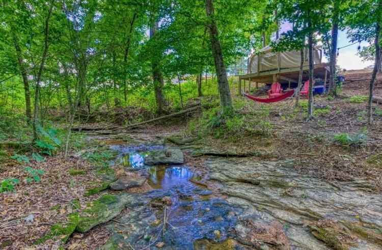 The Aries-a Stargazing, Luxury Glamping Tent Campismo de Luxo Rogersville